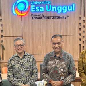 Universitas Esa Unggul Luncurkan International College