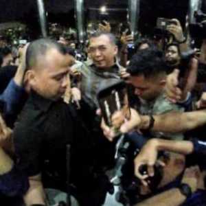 Wamen Imipas Silmy Karim Serahkan Diri ke KPK, Suasana Berubah Ricuh
