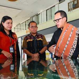 Cek PLBN Motaain, Wamendagri Pastikan Layanan Perbatasan Optimal