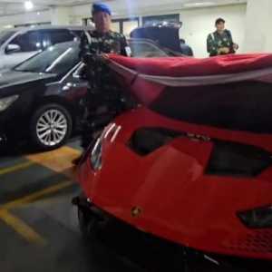 Kejagung Sita Lamborghini hingga Fortuner Milik Tersangka Korupsi Bauksit Kalbar
