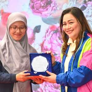 Dari Kain Nusantara, Dua Perempuan UMKM Ini Raih Apresiasi PFPreneur 2026