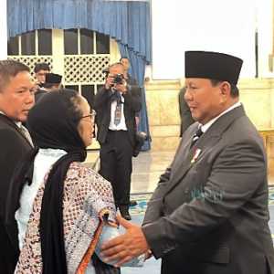 Kepala dan Wakil Kepala BGN Resmi Dilantik Prabowo di Istana