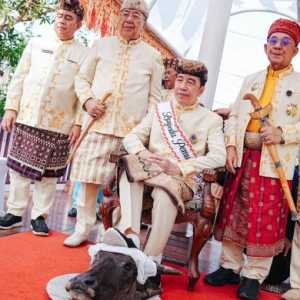 Membaca Sinyal di Balik Ritual Jokowi Injak Kepala Kerbau di Lampung