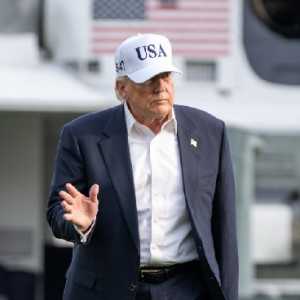 Trump Bantah Rumor Putusnya Komunikasi AS-Iran