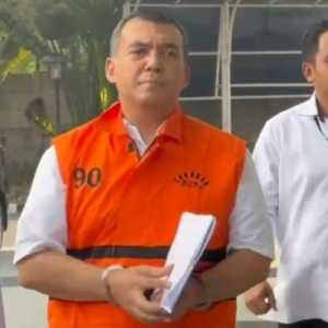 Silmy Karim Diperiksa Perdana KPK dengan Tangan Diborgol
