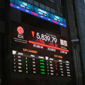 IHSG ke Level 5.900, Rupiah Tertekan Dekati Rp18.000 per Dolar AS