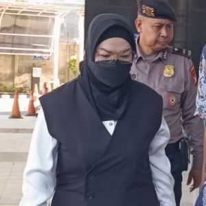 Mengungkap Skandal Pemerasan Bu Etik