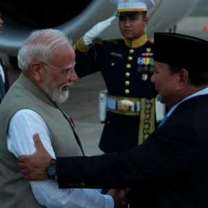Prabowo Beri Sambutan Penuh Penghormatan untuk Modi di Lanud Halim
