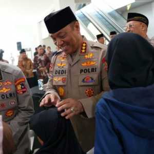 Wakapolri Berbagi Kebahagiaan Bersama Anak Yatim