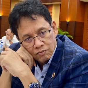 Purbaya Ajak Masyarakat Jual Dolar dan Beli Saham