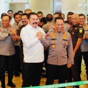 Kapolri dan Jaksa Agung Akrab