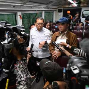 Prabowo Kembali ke Jakarta Naik KA Nusantara Explorer