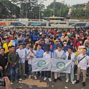 BEM Kristiani Geruduk DPR Tuntut Evaluasi Total Kejagung