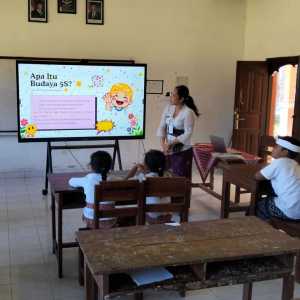 Bali Terlalu Sibuk Menghitung Wisatawan Lupa Menghitung Anak-Anaknya