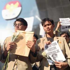 KPK Harus Ambil Alih Kasus Eks Jampidsus, Bukan Cuma Nonton!
