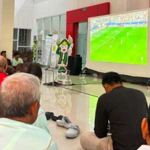 Abdul Mu'ti dan Rektor UMJ Nobar Prancis vs Spanyol Bareng Mahasiswa