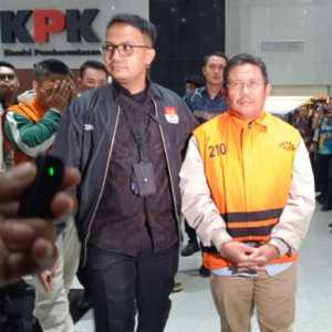 Lalu Ahmad Zaini Terima Alphard, iPhone 17 Pro hingga Sapi Kurban dari Rekanan Proyek