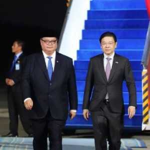 Menko Airlangga Sambut Kedatangan PM Singapura di Lanud Halim