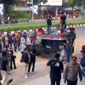 Koalisi Masyarakat Sipil Antikorupsi menggelar aksi demonstrasi di depan Gedung Kejaksaan Agung (Kejagung) di Kebayoran Baru, Jakarta Selatan pada Jumat, 24 Juli 2026. (Foto: Istimewa)