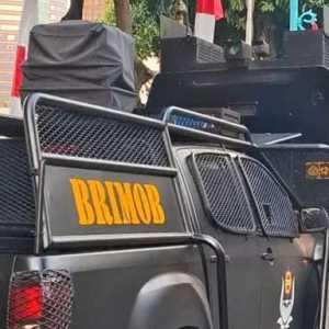 Rantis Brimob Siaga di Akses Keluar Masuk Polda Metro