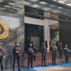 Tegang! Gedung Promoter Dijaga Puluhan Brimob Bersenjata Lengkap Jelang Konferensi Pers