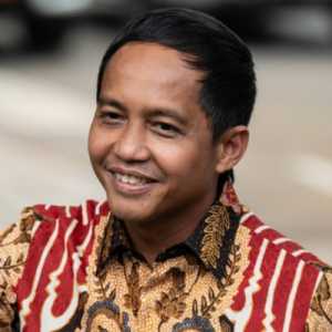 Amplop di Meja Menteri