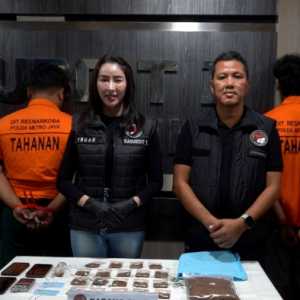 Polisi Tangkap Dua Mahasiswa yang Jualan Tembakau Sintetis Lewat Instagram