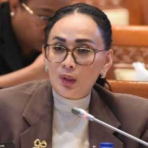 Komisi I: Putusan MK soal Sisa Kuota Internet jadi Win-Win Solution