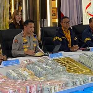 Drama Konpers Dugaan Korupsi Seret Jampidsus: Molor 5 Jam Berakhir Tanpa Nama Tersangka