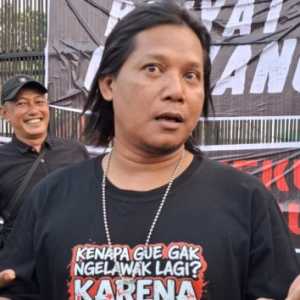 Naik Motor dari Indramayu, Konten Kreator Ini Semangat Ikut Demo di DPR