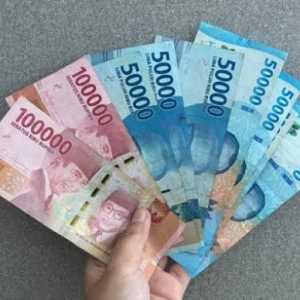 Rupiah Anjlok ke Rp18.027 per Dolar AS