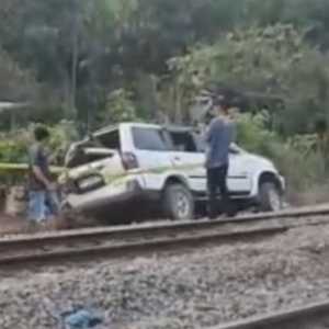 Minibus Dihantam Kereta Api di Prabumulih, Empat Orang Tewas