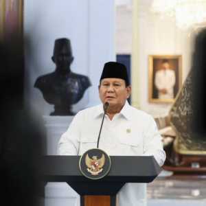 Menghitung Kekuatan di Luar Istana