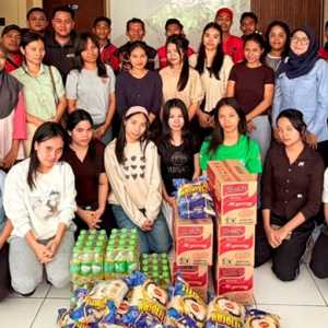 Pemain Soekarno Cup Beri Bantuan untuk Mahasiswi Perantau asal NTT