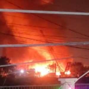 Tiga Kapal di Muara Baru Terbakar