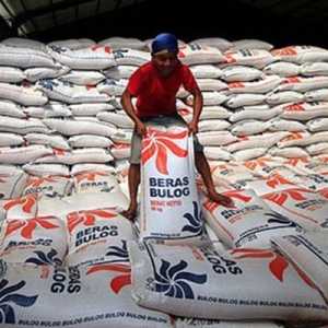 Pejabat Bulog Diperiksa KPK, Dicecar Pembentukan Harga Beras untuk Bansos PKH
