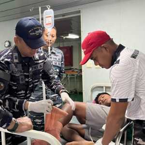 KRI dr. Soeharso-990 Disulap jadi RS Darurat Buat Korban Gempa NTT