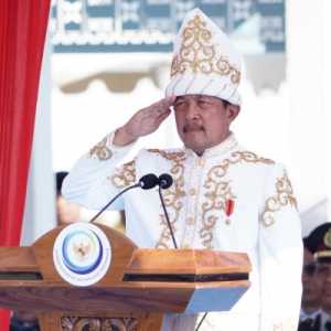 Menteri Trenggono Upacara HUT RI Bareng Nelayan di Sorue Jaya