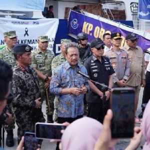 Trenggono Gandeng Gubernur Sultra Kirim Bantuan Via Laut ke Warga NTT