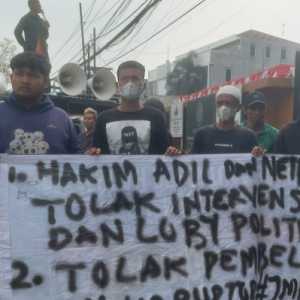 Massa JMKU Desak Hakim Tolak Praperadilan Febrie Adriansyah