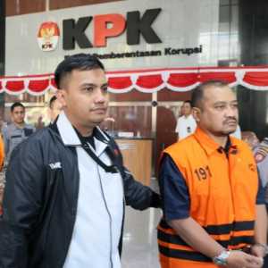Pesan Timer Oknum Brimob dengan Ayahnya Jadi Petunjuk Kasus Pemerasan Bupati Pemalang