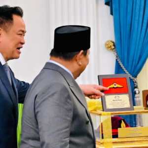 Prabowo Jadi Pemimpin Asing Pertama yang Terima Baret Merah Pasukan Khusus Tailan