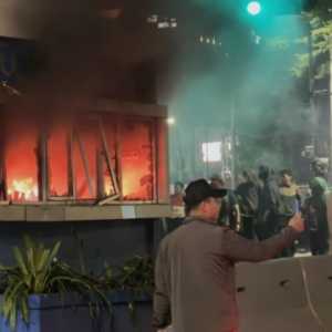 Berhenti Pindahkan Ancaman dari DPR ke Pejompongan