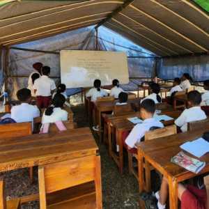 Kemendikdasmen Kirim Tenda Darurat dan Bantuan Sekolah Bertahap ke NTT
