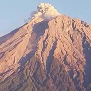 Usai Erupsi Anak Krakatau, Kini Gunung Semeru Ikut Meletus