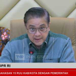 Komisi II DPR Bahas 15 RUU Kabupaten/Kota Bersama Mendagri
