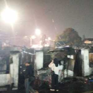Korsleting Listrik Diduga Pemicu Kebakaran Rumah di Kebayoran Lama