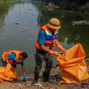 Aksi Bersih Sungai Cisadane Jelang World Cleanup Day 2026
