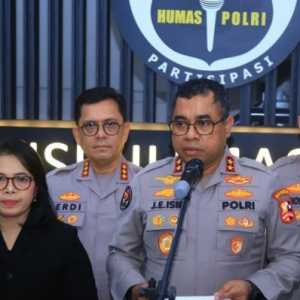 Kapolri Pimpin Kenaikan Pangkat 50 Pati dan 4 PNS Polri