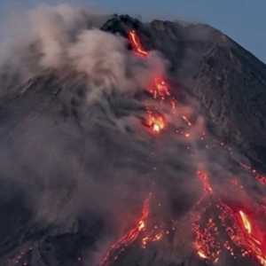 Masih Berstatus Siaga, Gunung Merapi Muntahkan 17 Kali Lava Pijar